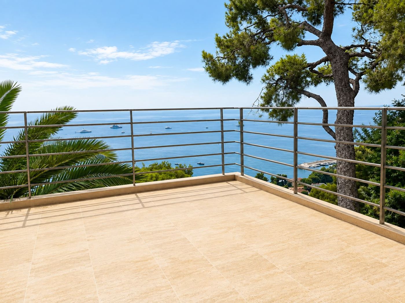 Terrasse unter der Pinie